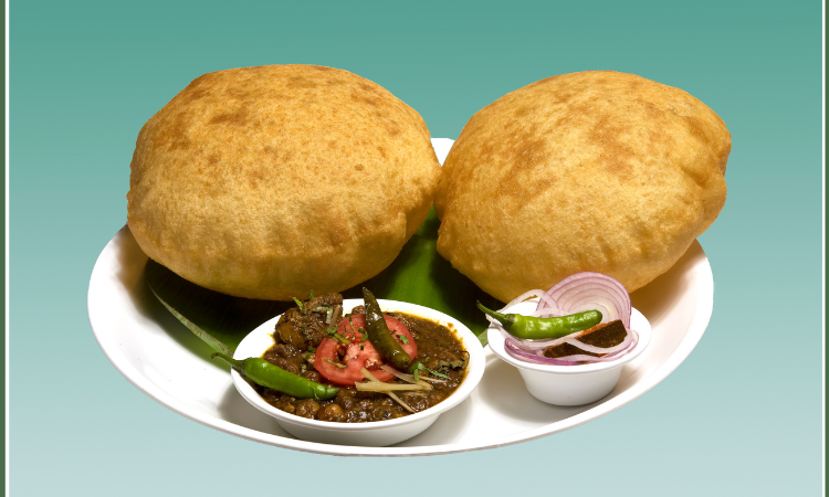 The Street Food in Manali is an Exciting Blend of traditional Himachali and Tibetan Flavors.